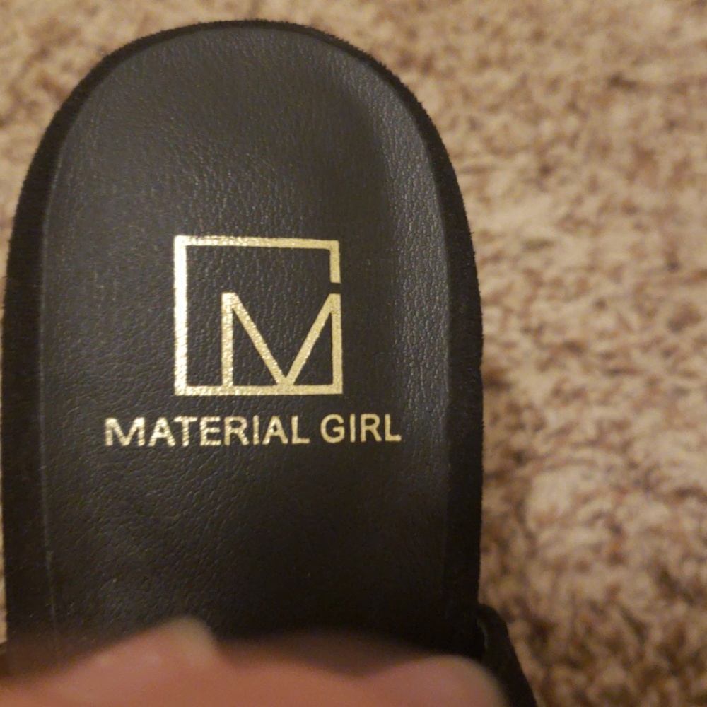 Shoes - Picture 4 of 6